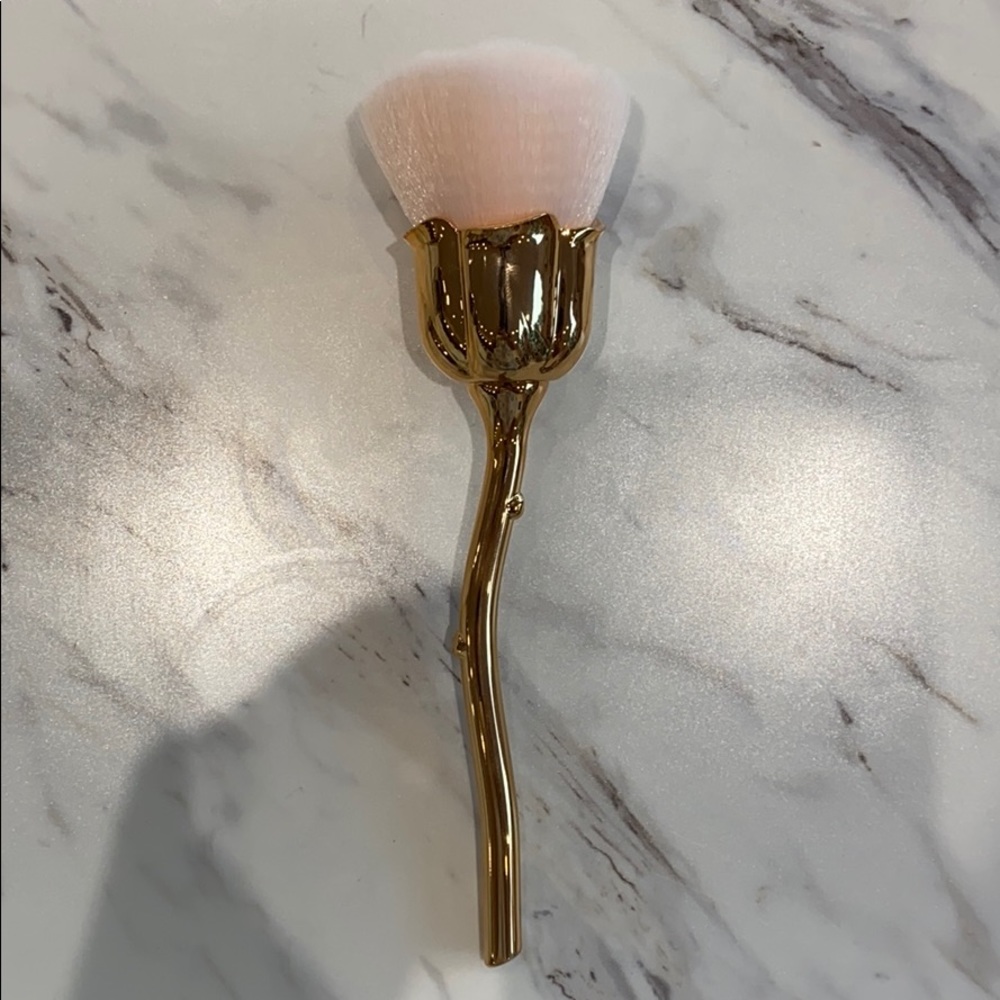 Rose makeup brush gold and pink